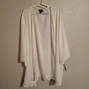 NWT  I.N. Studio White Beautiful Kimono Top / Cardigan Size L. Lace Cuff & Hem